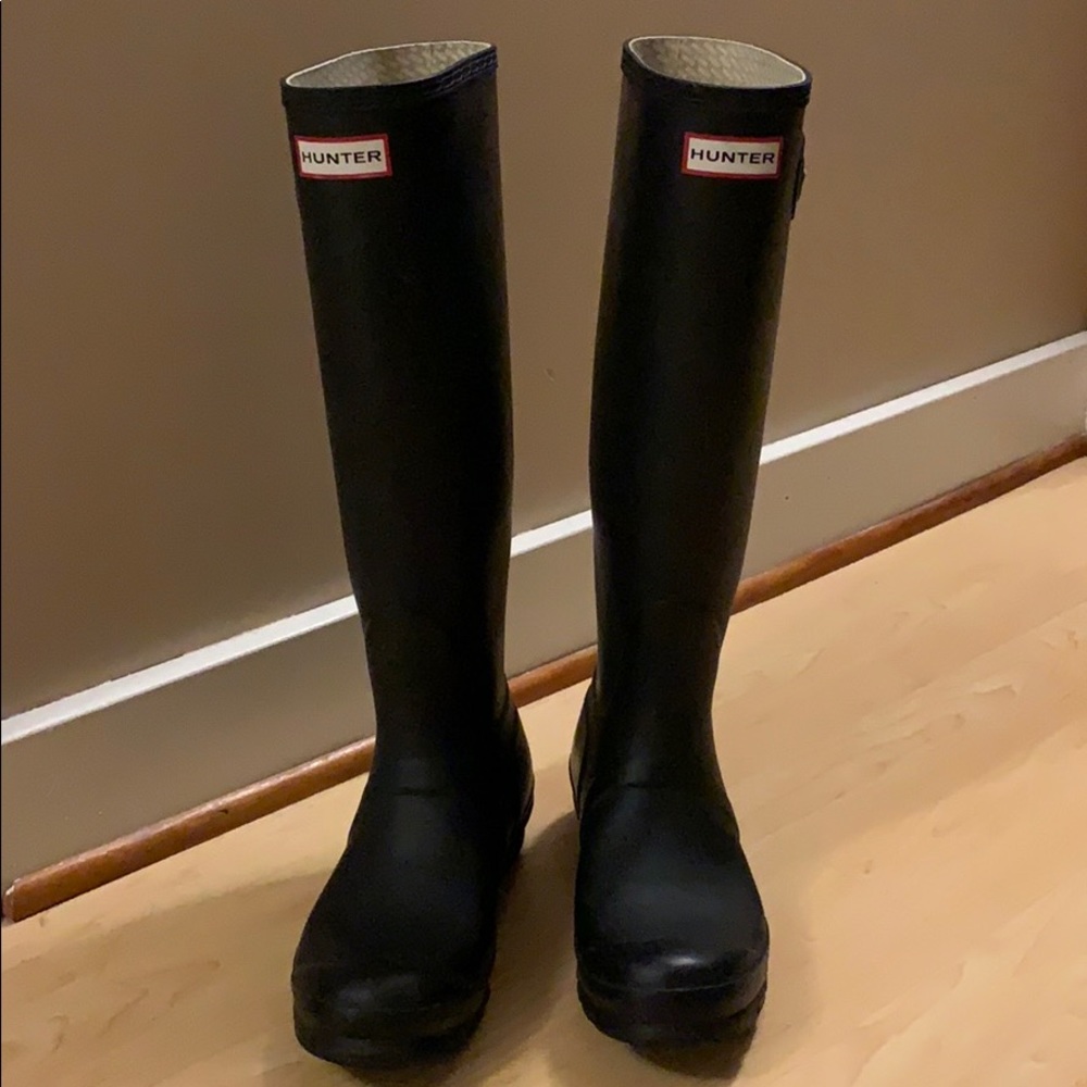 Matte black Hunter rain boots